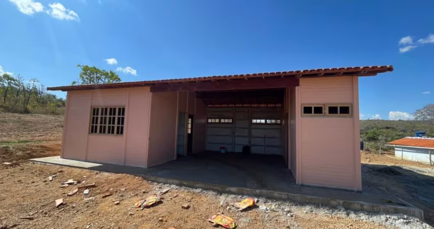 Sítio de 3.000 m² com casa em condomínio, localizado em Vargem Grande dos Carlos, na região de Jaboticatubas/MG.