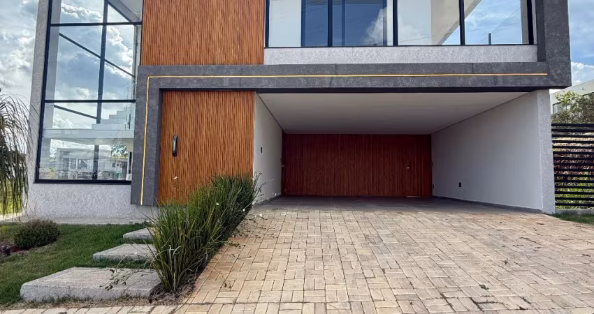 4 Suítes, sendo: 2 suítes com closet, 1 suíte com varanda, 1 suíte master com closet e varanda.