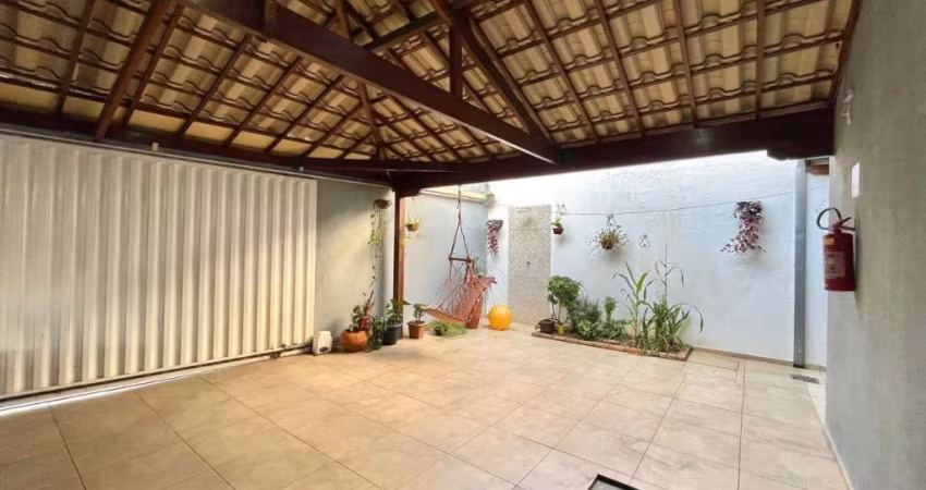 Casa geminada no bairro Manacás!