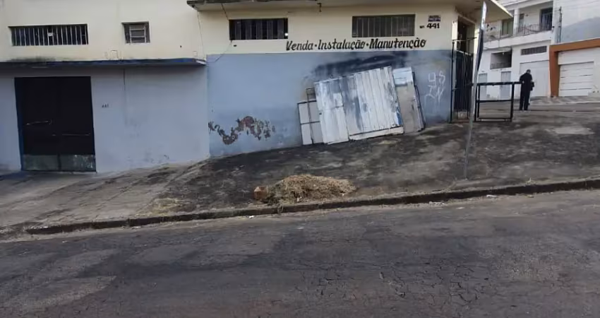 Oportunidade de ouro, casa com 4 quartos e  4 lojas à venda,  no bairro santa monica;