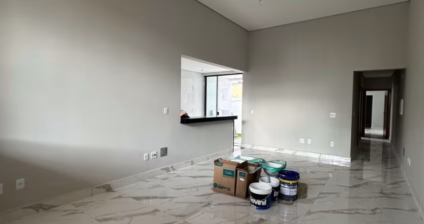 Oportunidade, Maravilhosa casa de alta padrão , meio lote plana no bairro Santa Monica;