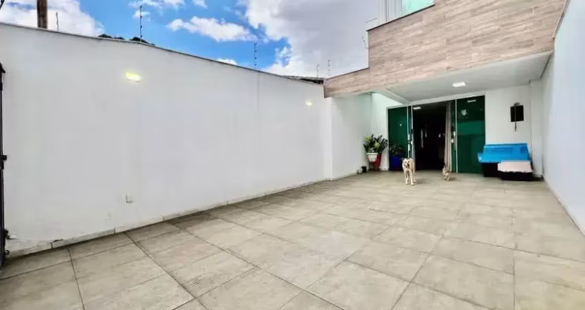 Porteira fechada  casa geminada | 03 quartos | 04 vagas | bairro itapoã