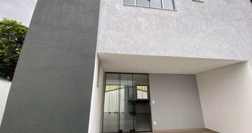 Oportunidade de casa com entrada independente no bairro Candelária