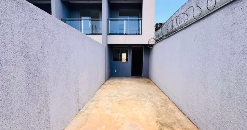Casa duplex com entrada independente no bairro Lagoinha/Leblon