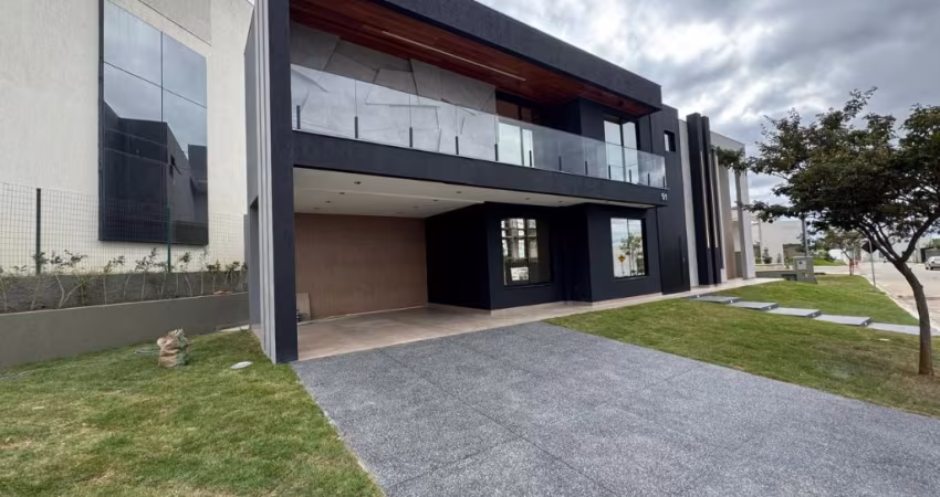 Casa em Condomínio - 4 Suítes sendo 1 Suíte Master - 4 Vagas - Gran Park Toscana