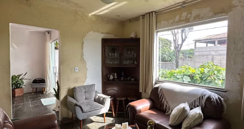 Oportunidade de casa e barracão no bairro Santa Amélia