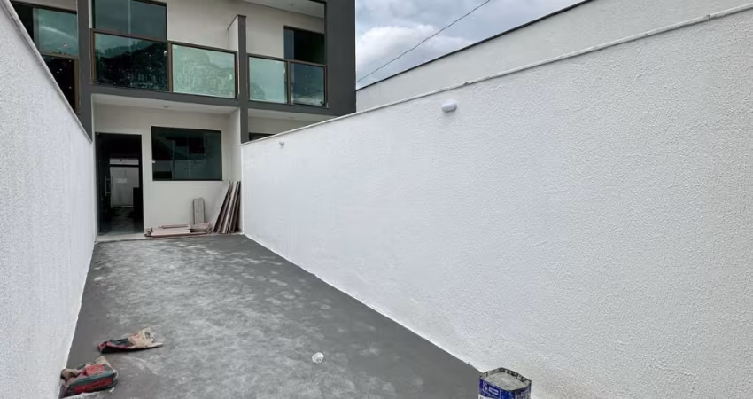 Casa com entrada independente em ótima localização no bairro Candelária;