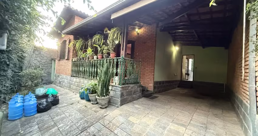 Excelente casa de 360m2 de oportunidade no bairro itapoã