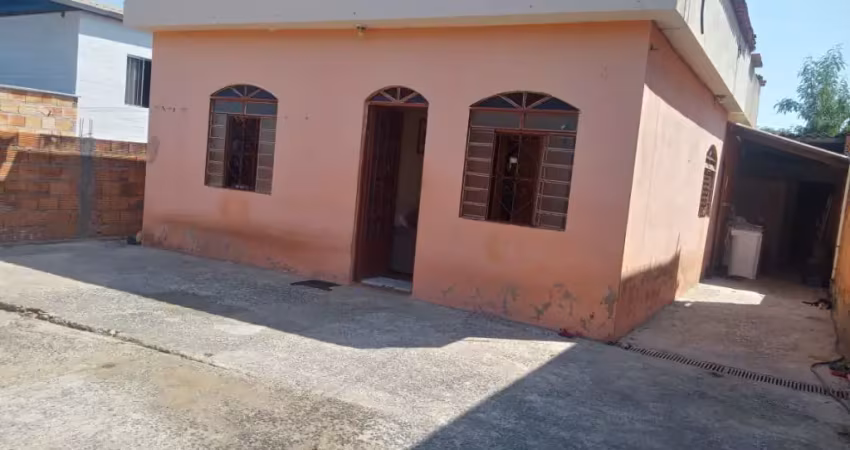 Casa em dona rosarinha, santa luzia, com 240m² de área total e 80m² de construção.
