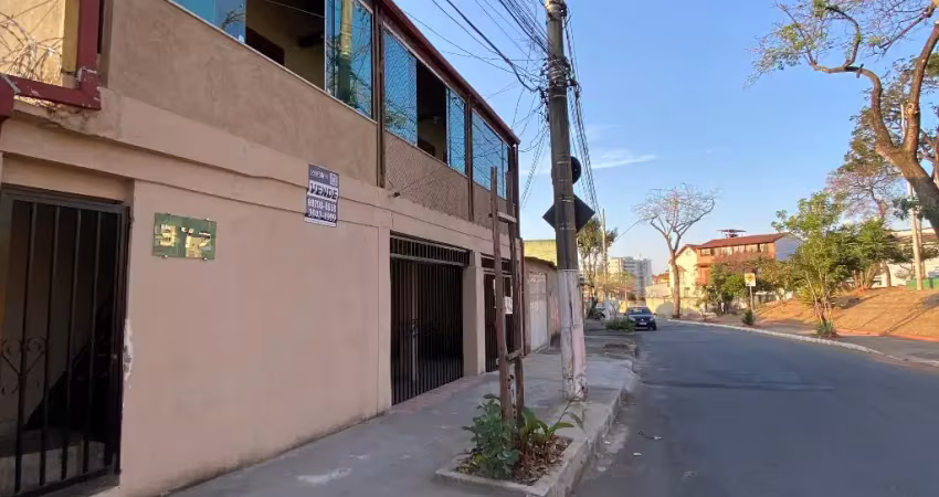 Casa de oportunidade em lote 220m2 no santa amélia  são duas casas desmembradas na prefeitura no mesmo terreno. ideal para investidores.