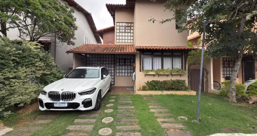 Excelente casa duplex em condomínio fechado – conforto, espaço e lazer para sua família