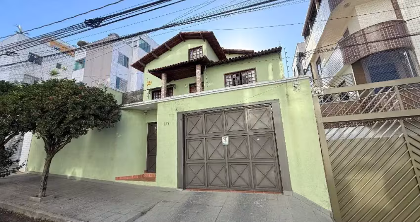 Casa charmosa duplex 420m2 de lote no bairro palmares