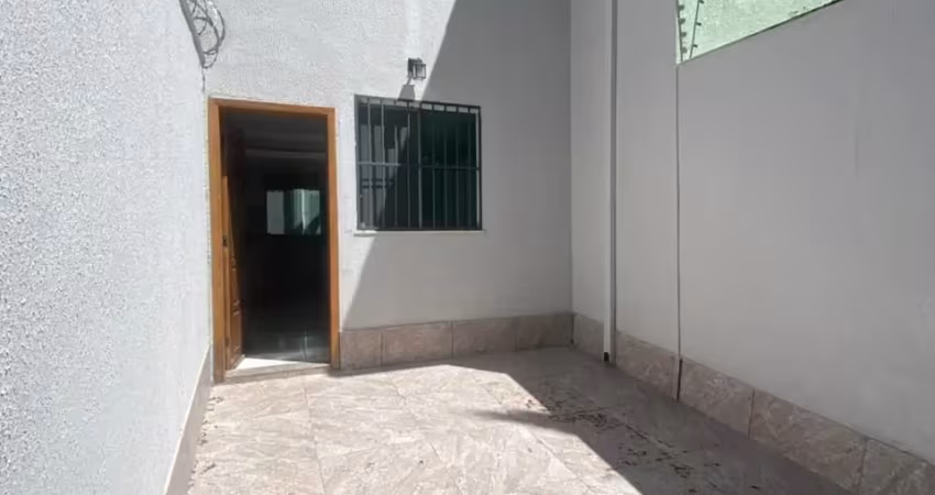 Excelente oportunidade de casa duplex, independente no bairro santa amélia.