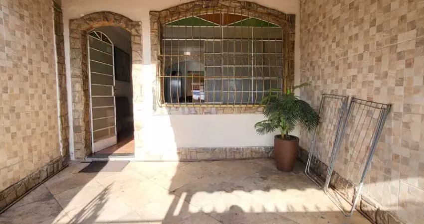 Excelente oportunidade casa duplex, entrada individual, no bairro santa amélia.