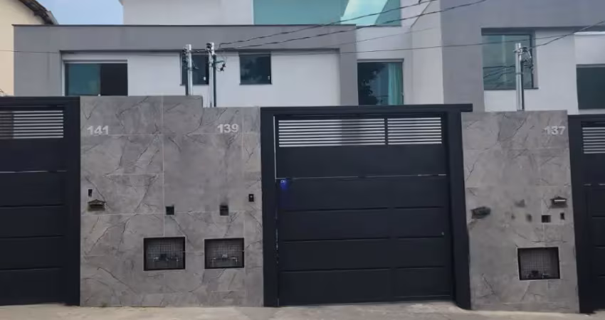 Excelente oportunidade casa triplex, entrada individual, no bairro santa amélia.