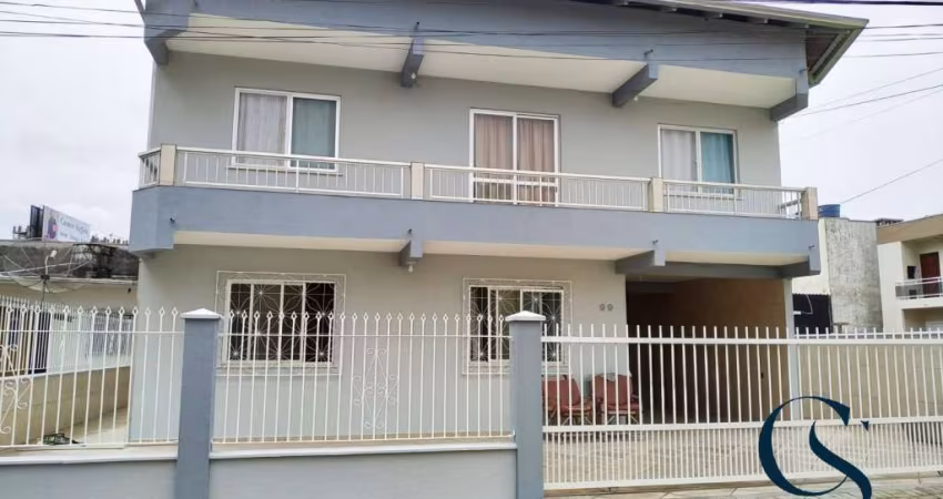 CASA AVERBADA NO CENTRO DE ITAPEMA E A 5 MINUTOS DA PRAIA