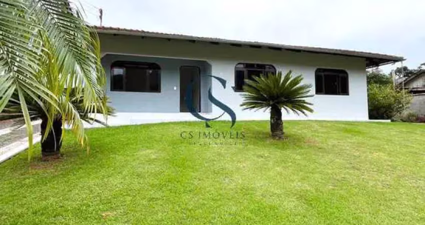 Casa no centro de rodeio/sc – ampla, segura e bem arejada