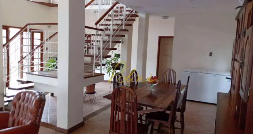 Casa com 4 quartos à venda, 228 m² por R$ 690.000 - Alto dos Pinheiros - Juiz de Fora/MG