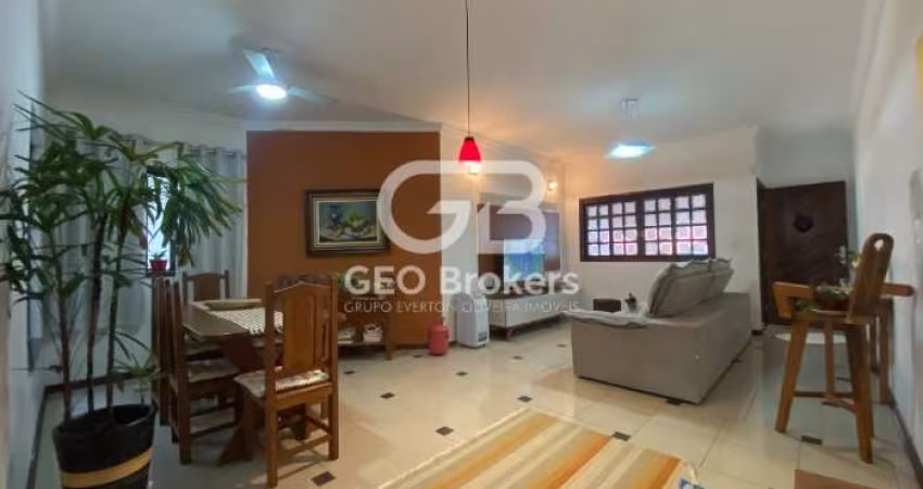 Casa com 3 quartos à venda no Jardim Santa Maria, Jacareí 