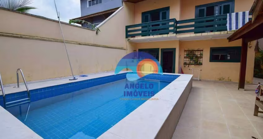 Sobrado com 3 dormitórios à venda, 322 m² por R$ 795.000 - Centro - Peruíbe/SP