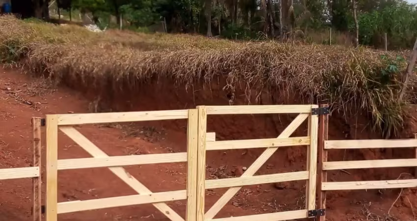 Terreno com 1100 m² , água, luz, pavimentação , fibra ótica