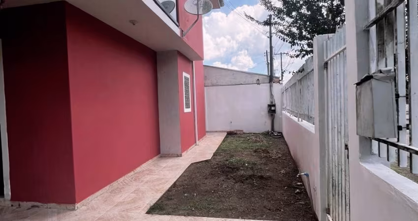 Sobrado no Sitio Cercado com Suíte e 3 quartos, esquina R$ 470.000,00