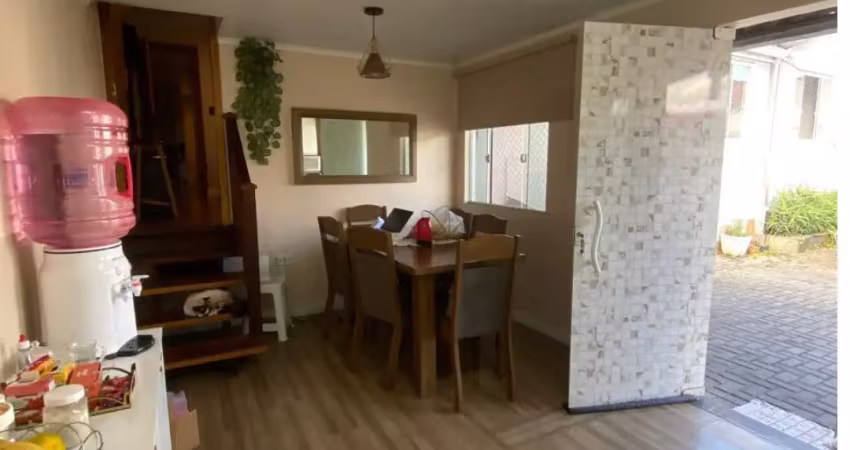 Casa à venda na região nobre do pinheirinho! 6 quartos r$ 950.000,00
