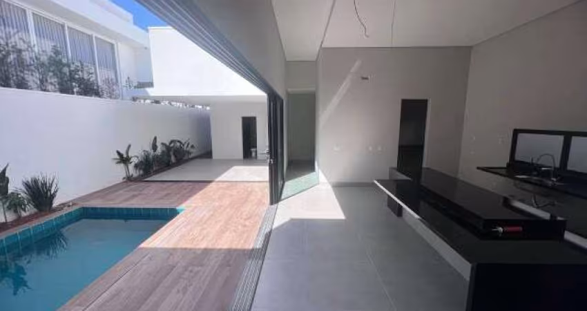 Excelente casa no Condomínio Splendido.