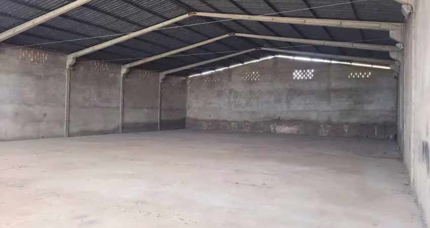 Galpão espaçoso á venda no bairro nossa senhora das graças
