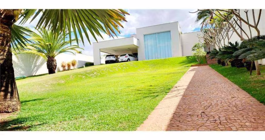 Casa à venda, 3 quartos, 3 suítes, 8 vagas, CIDADE JARDIM - Uberlândia/MG