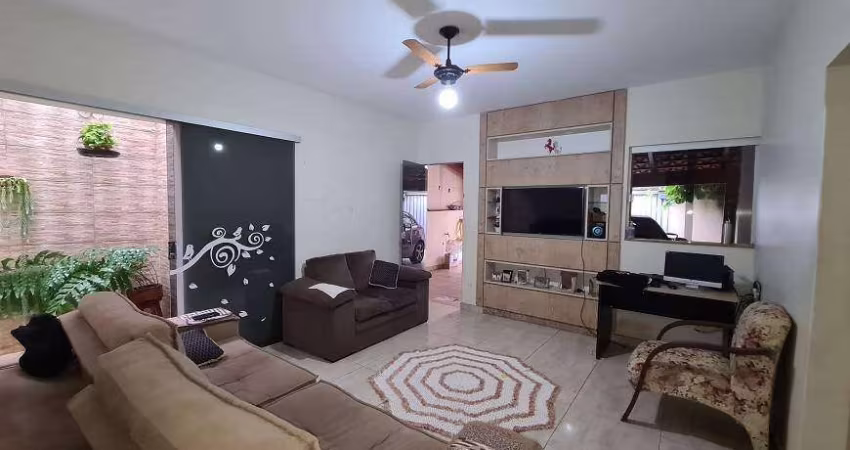 Casa à venda, 3 quartos, 1 suíte, 2 vagas, Segismundo Pereira - Uberlândia/MG