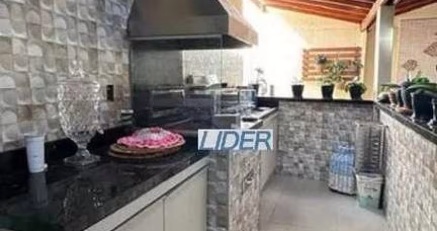 Casa à venda, 4 quartos, 2 suítes, 3 vagas, JARDIM PATRICIA - Uberlândia/MG