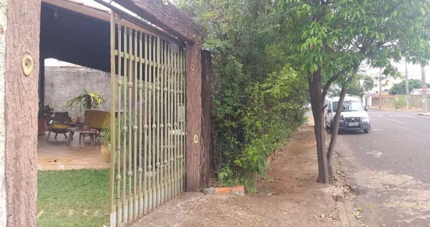 Terreno à venda na Rua João Limírio dos Anjos, Santa Mônica, Uberlândia
