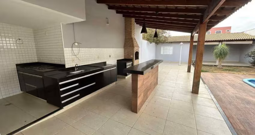 Casa à venda, 4 quartos, 2 suítes, 4 vagas, MARTINS - Uberlândia/MG