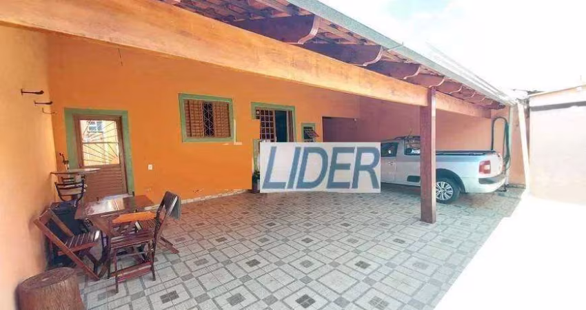 Casa à venda, 3 quartos, 1 suíte, 5 vagas, GRANADA - Uberlândia/MG