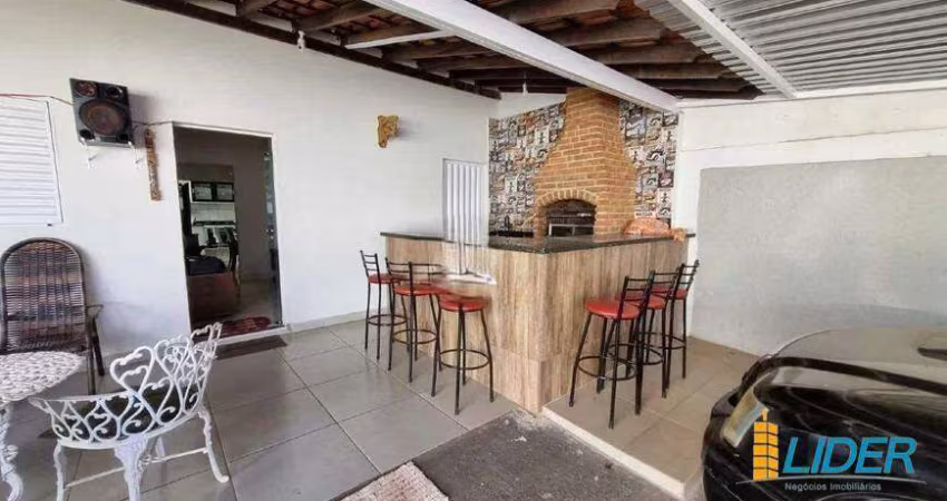Casa à venda, 3 quartos, 1 suíte, 5 vagas, CIDADE JARDIM - Uberlândia/MG