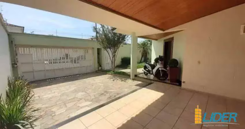 Casa à venda, 3 quartos, 3 suítes, 3 vagas, MORADA DA COLINA - Uberlândia/MG