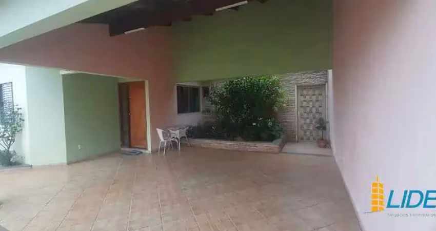 Casa à venda, 3 quartos, 1 suíte, 3 vagas, Osvaldo Rezende - Uberlândia/MG