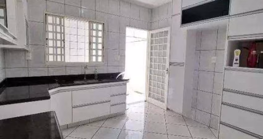 Casa à venda, 3 quartos, 1 suíte, 2 vagas, JARDIM PATRICIA - Uberlândia/MG