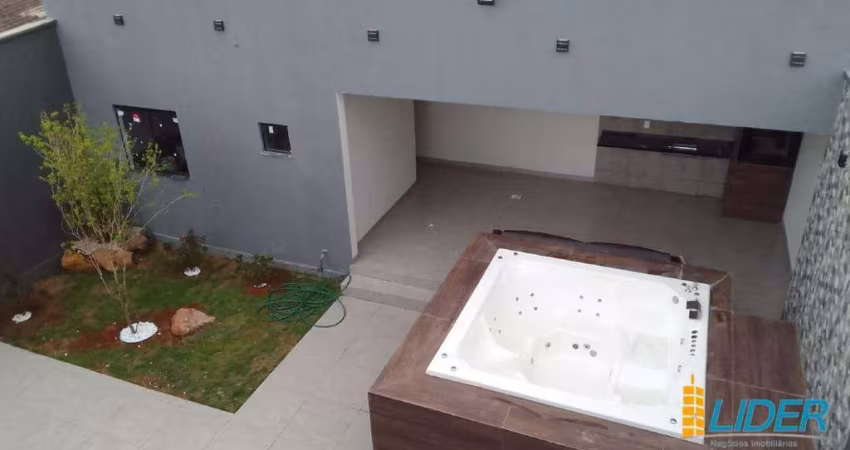 Casa à venda, 3 quartos, 1 suíte, 2 vagas, Segismundo Pereira - Uberlândia/MG