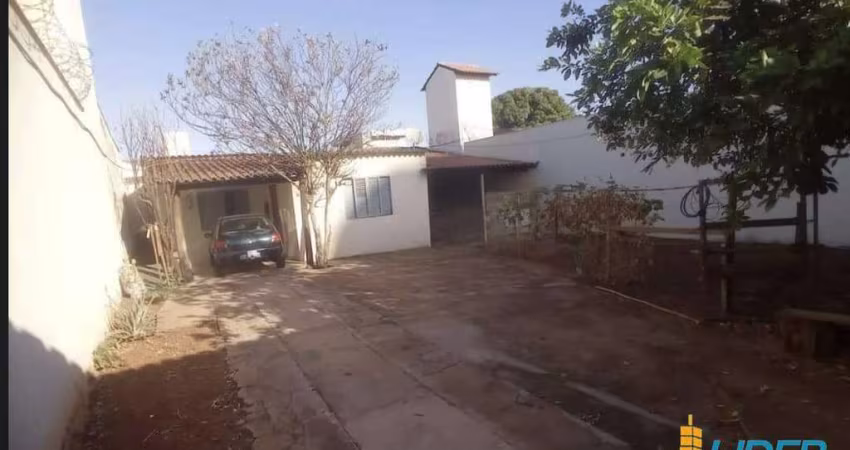 CASA À VENDA NO BAIRRO BRASIL
