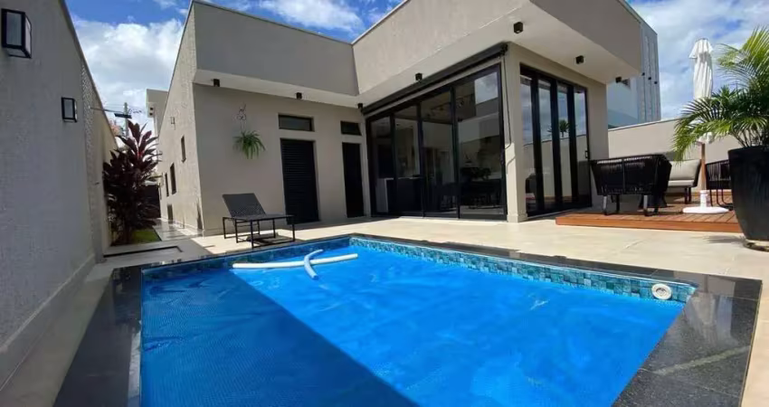 Linda casa com acababento alto padrão no condomínio splendido