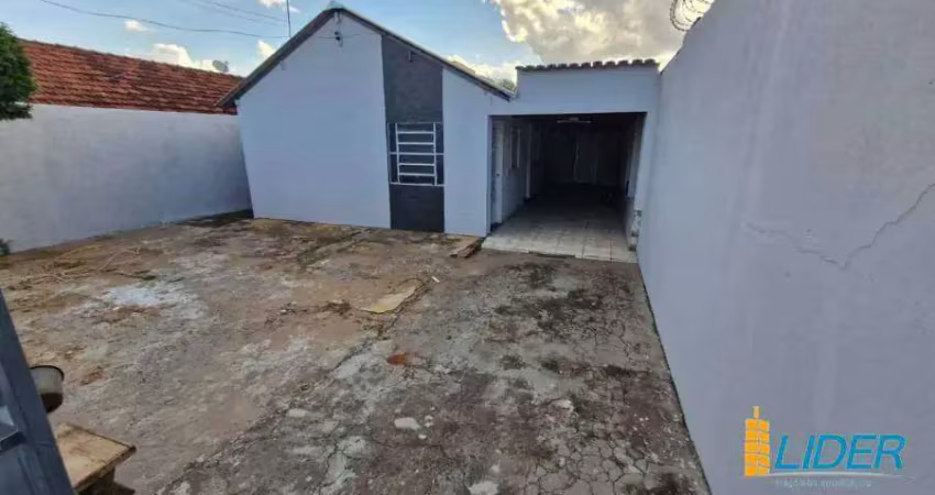 Casa à venda, 3 quartos, 5 vagas, segismundo pereira - uberlândia/mg
