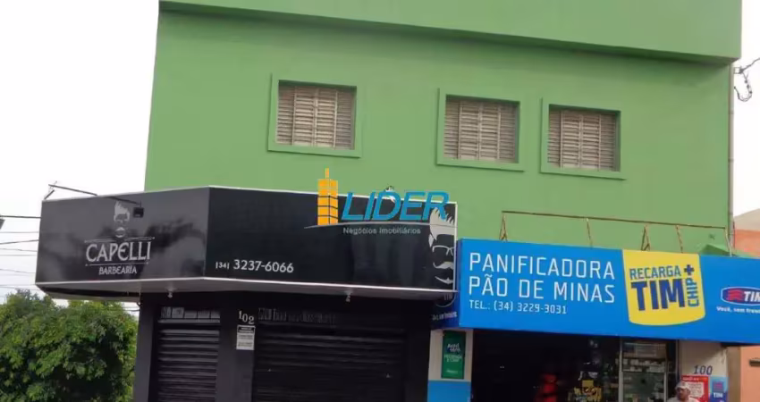 Dois imóveis residenciais com 2 cômodos comerciais ótimo negócio de renda e moradia