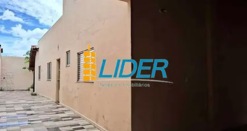 Casa à venda, 3 quartos, 1 suíte, 3 vagas, luizote de freitas - uberlândia/mg