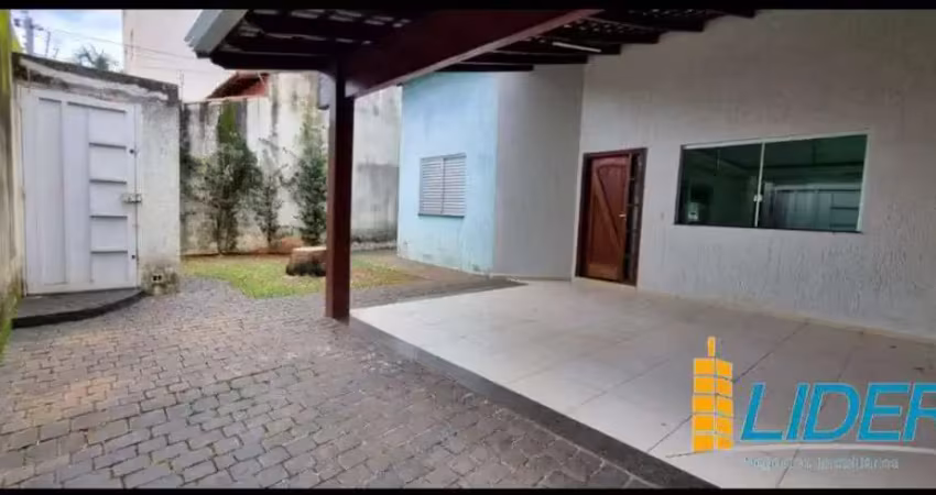 Casa com 3 quartos à venda na Rua João Limírio dos Anjos, Conjunto Segismundo Pereira, Uberlândia