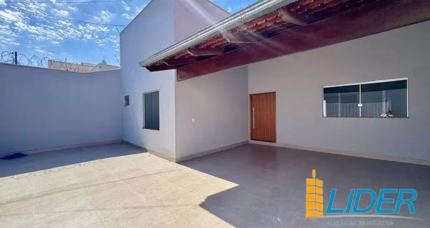 Casa à venda, 3 quartos, 3 suítes, 4 vagas, santa mônica - uberlândia/mg