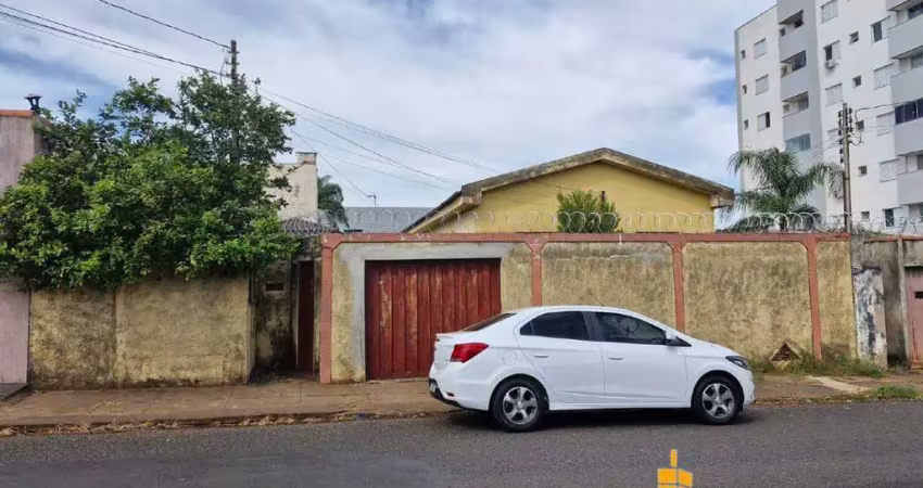 São 03 ótimas casas em um terreno de 510m2 à venda no bairro osvaldo rezende