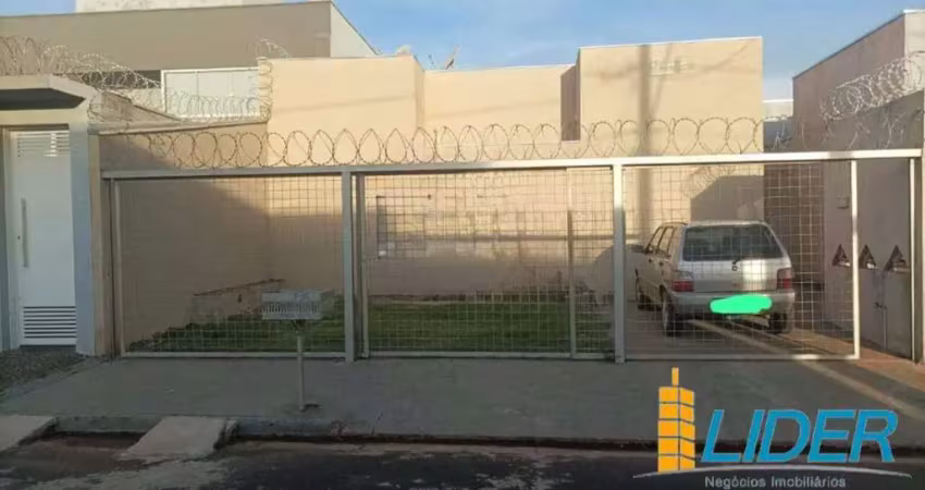 Casa com 2 quartos para alugar na Rua Santina Zanatta, Novo Mundo, Uberlândia