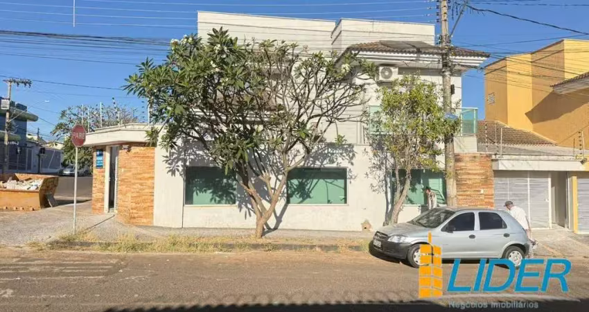 Excelente sobrado com 130m2 de construção, recém reformado à venda em localização privilegiada no bairro santa mônica